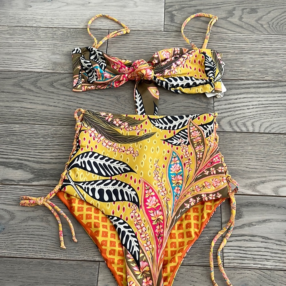Agua bendita bikini
